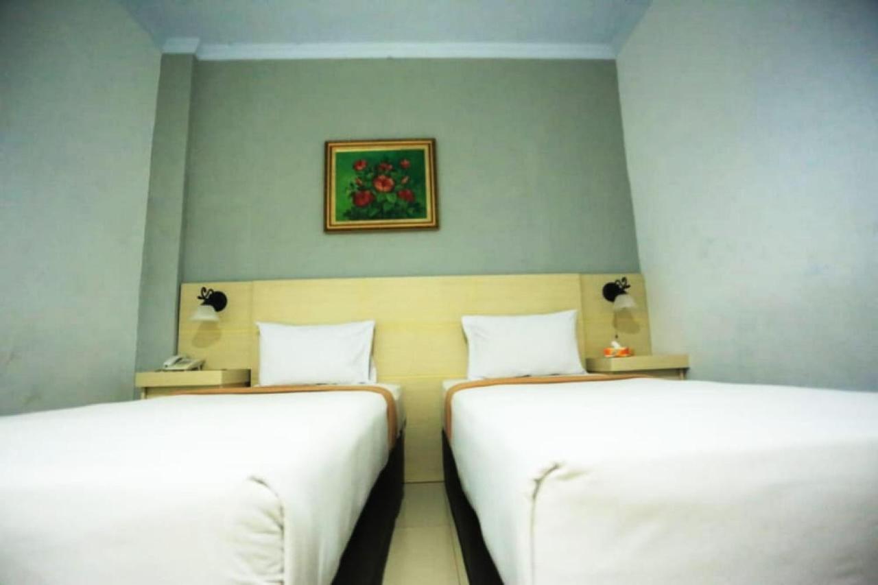 Urbanview Hotel Mulia Indah Palopo 외부 사진