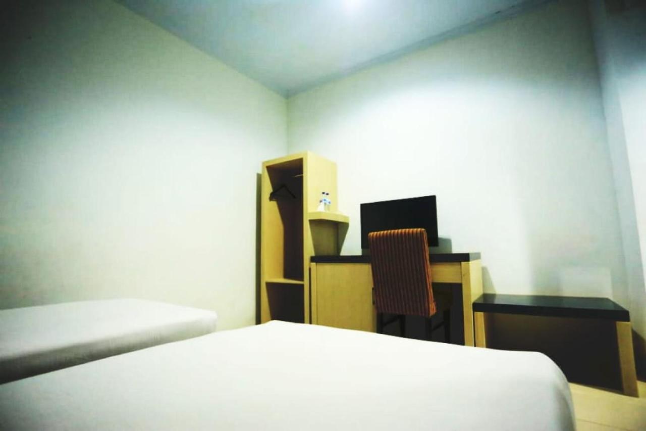 Urbanview Hotel Mulia Indah Palopo 외부 사진
