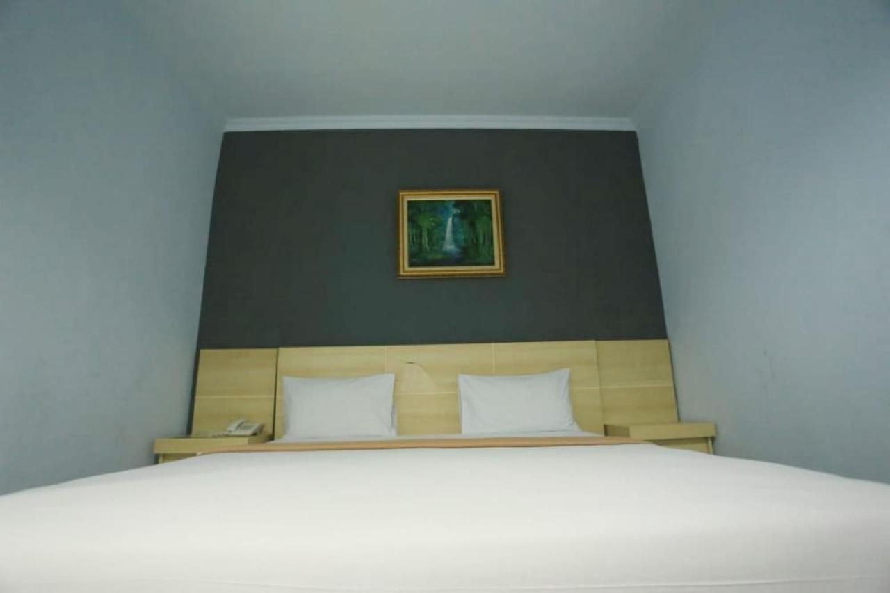 Urbanview Hotel Mulia Indah Palopo 외부 사진