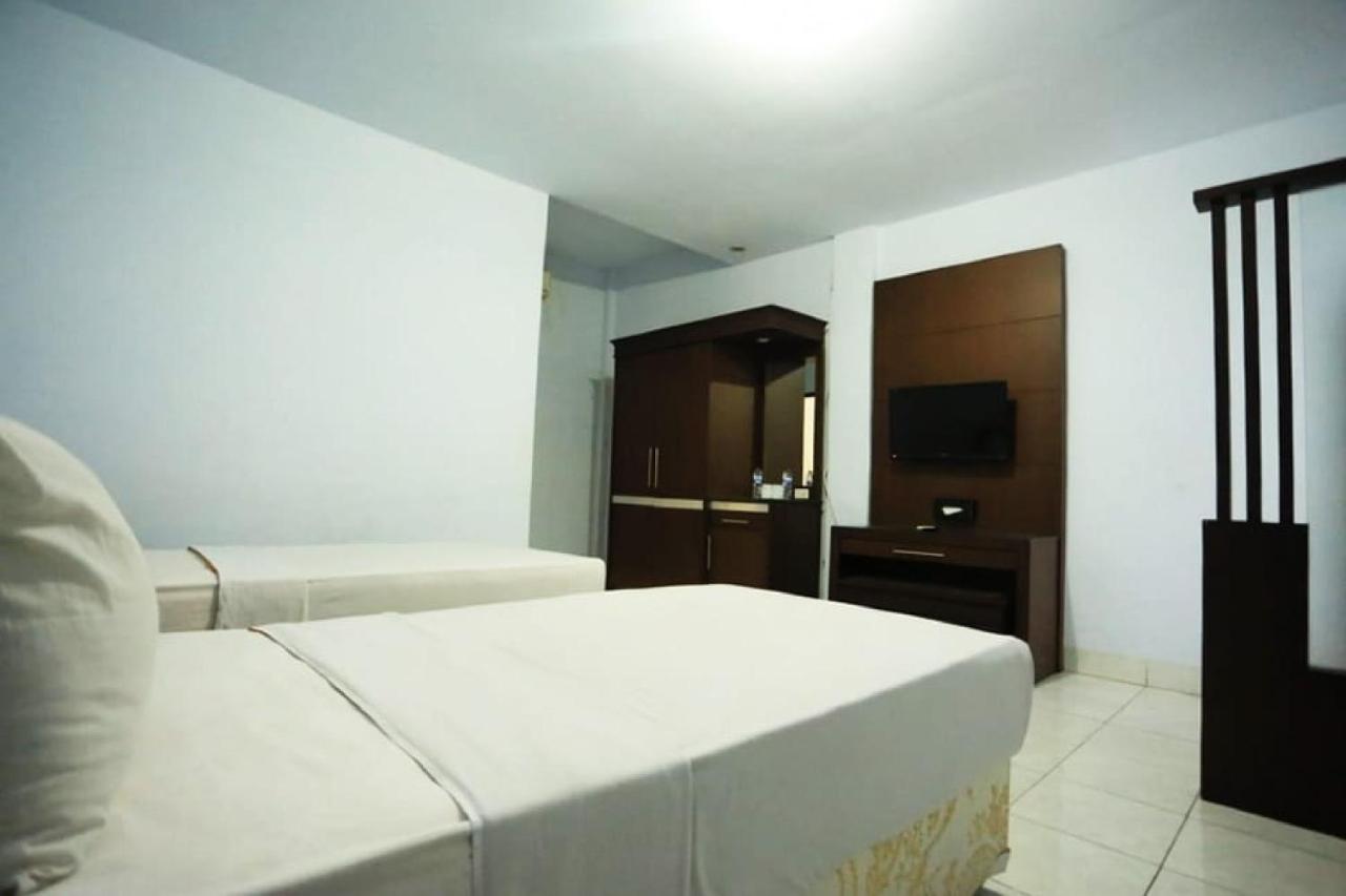 Urbanview Hotel Mulia Indah Palopo 외부 사진