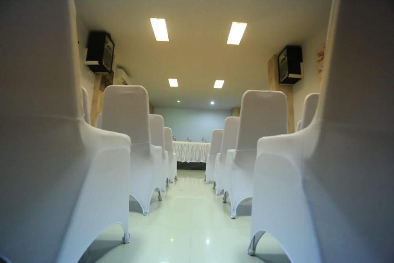 Urbanview Hotel Mulia Indah Palopo 외부 사진