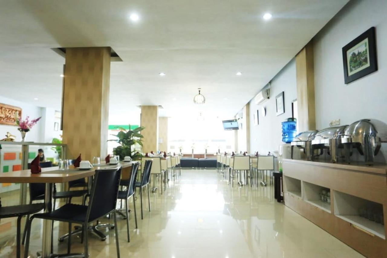 Urbanview Hotel Mulia Indah Palopo 외부 사진
