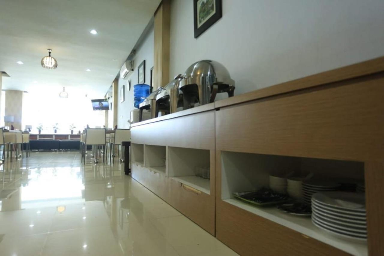Urbanview Hotel Mulia Indah Palopo 외부 사진