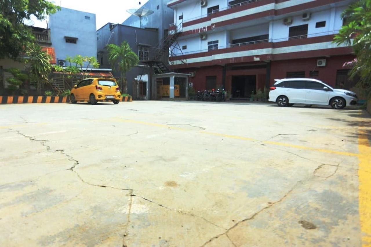 Urbanview Hotel Mulia Indah Palopo 외부 사진