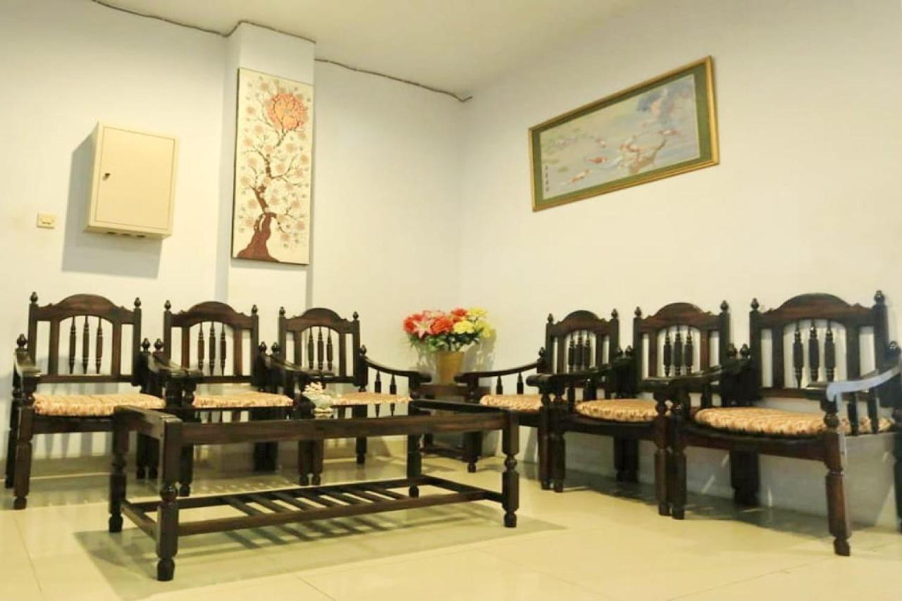 Urbanview Hotel Mulia Indah Palopo 외부 사진