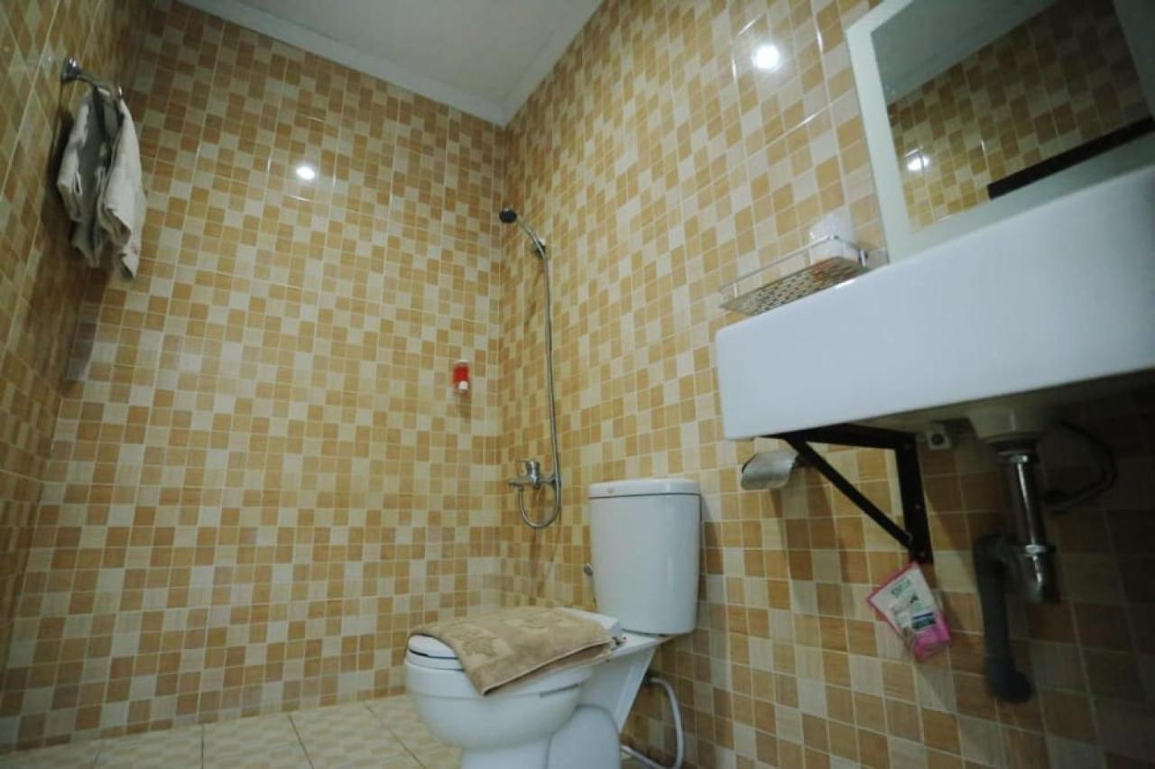 Urbanview Hotel Mulia Indah Palopo 외부 사진
