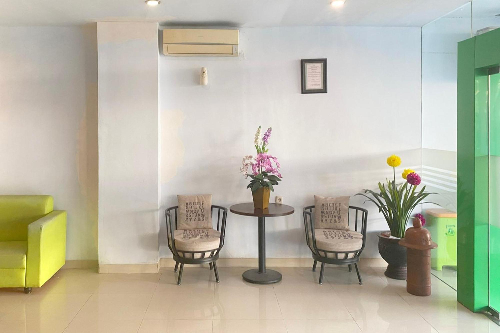 Urbanview Hotel Mulia Indah Palopo 외부 사진